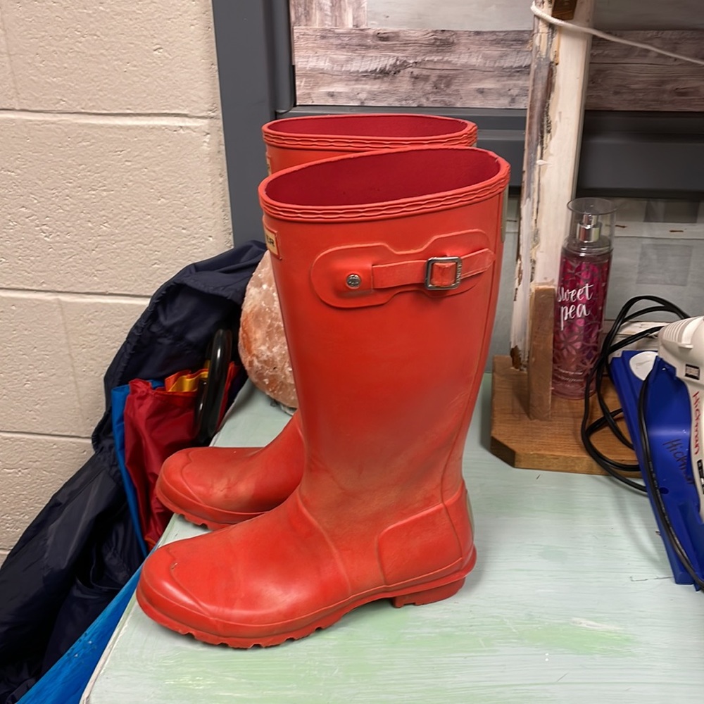 Kids size 7 Hunter Boots (Women’s size 8) Red